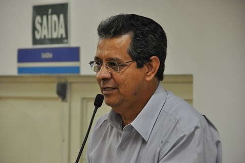 Após indicação de Cerqueira, Prefeitura limpa Praça de Esportes do Anavec II