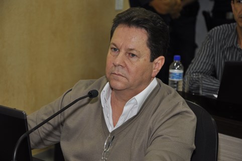 Dr. Júlio questiona existência de cronograma de vacinação antirrábica no município