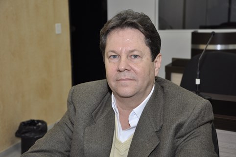 Dr. Júlio questiona falta de Fluconazol
