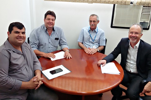 Clayton Silva se reúne com Executivo e Estapar para discutir projeto de lei