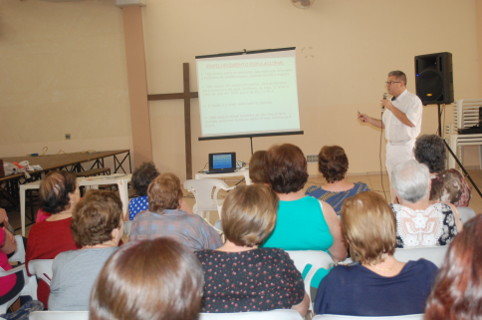 Dr. Marcelo Rossi ministra palestra para idosos na Igreja Santa Rita