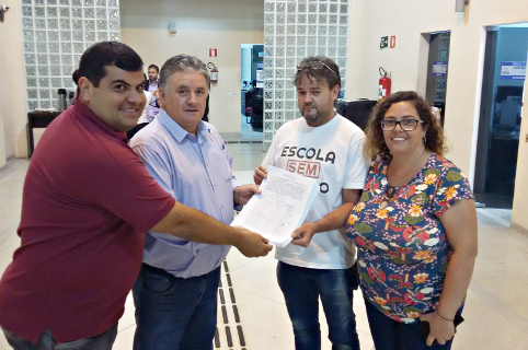 Movimento Escola Livre faz abaixo-assinado contra ideologia de gênero