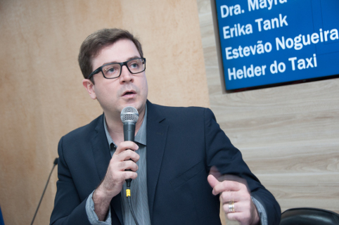 Vereador questiona Executivo sobre programa voltado à saúde e educação
