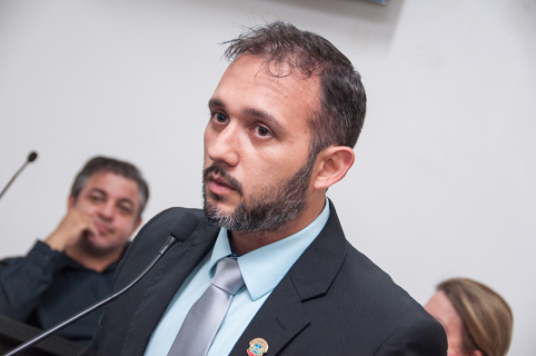 Estevão Nogueira pede melhorias em rua no Jardim Ipanema