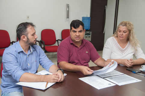 Comissão das Microempresas recebe documentos e agenda novas atividades