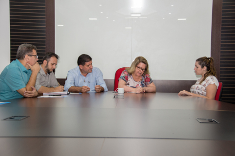 Comissão de Assuntos Relevantes sobre crianças e jovens realiza nova reunião
