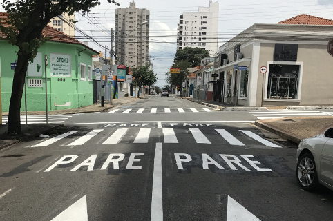 A pedido de Dr. Rafael Camargo, rua recebe sinalização