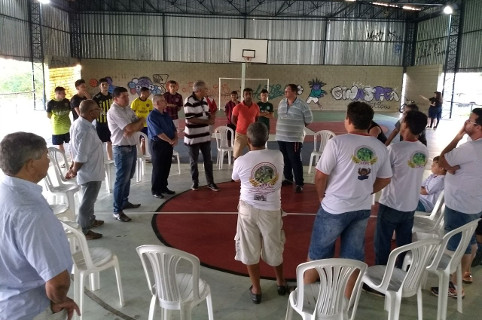 Helder do Táxi e secretário de Esporte e Lazer se reúnem com moradores