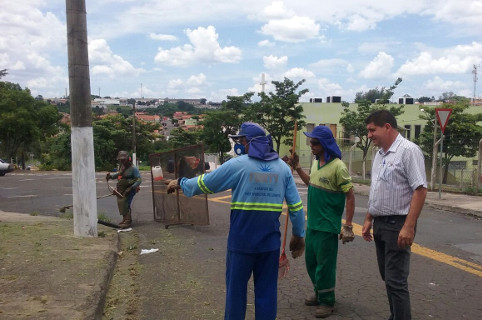 Prefeitura realiza limpeza em praça no Parque Hipólito