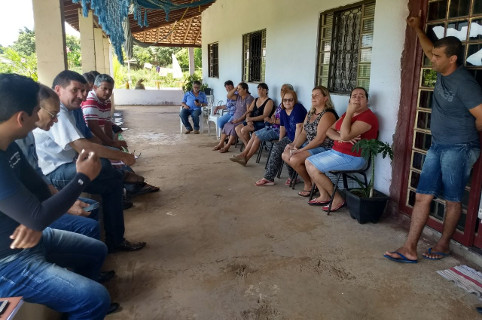 Helder do Táxi visita os bairros Pires de Cima e dos Frades