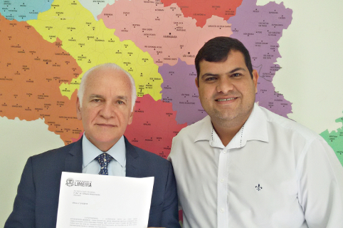 Vereador Clayton Silva solicita liberação de ambulância