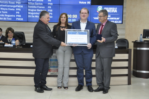 Pesquisador sobre Alzheimer recebe Diploma de Gratidão da Cidade de Limeira