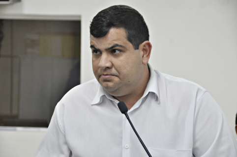 Clayton Silva apresenta homenagens a policiais militares