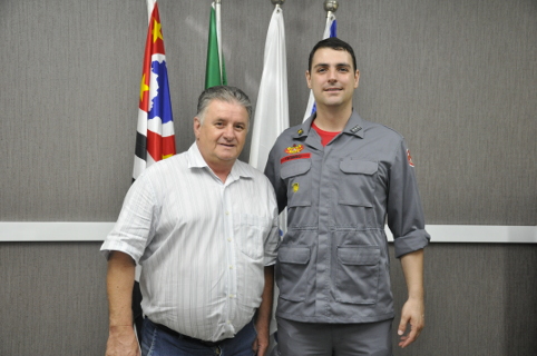 Comandante dos Bombeiros se apresenta ao presidente da Câmara