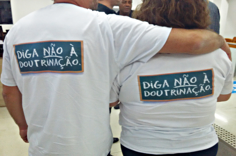 Clayton Silva apresenta pareceres ao programa Escola Sem Partido
