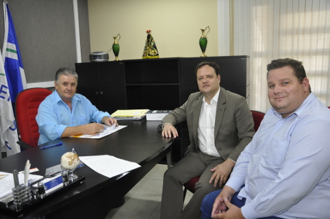 Dirigentes da Faculdade Anhanguera visitam o Legislativo