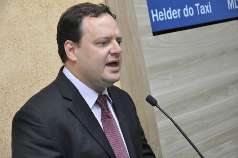 Dirigente da Faculdade Anhanguera faz uso da Tribuna Livre da Câmara