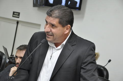 Helder questiona a Prefeitura sobre fornecimento de medicamentos