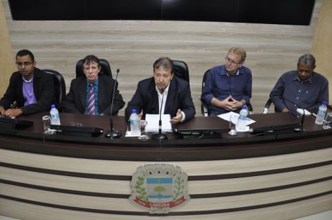 Comissão de Assuntos Relevantes discute horário de abertura do comércio
