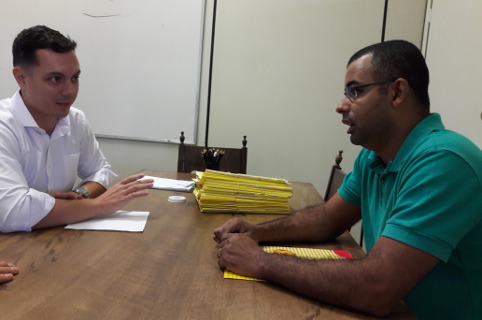 Waguinho da Santa Luzia discute assunto relacionado ao prédio do CSF no Jardim Vista Alegre