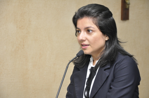 Carolina Pontes solicita linha de ônibus para novo CDP
