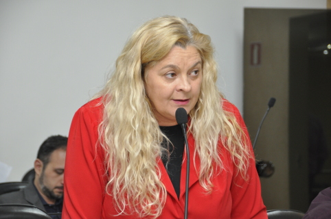 Lu Bogo pede melhorias na saúde em requerimentos à Prefeitura