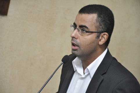 Waguinho pede informações sobre multas no Cecap