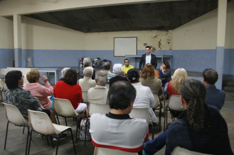Waguinho da Santa Luzia e Dra. Mayra se reúnem com moradores do Jd. Vista Alegre