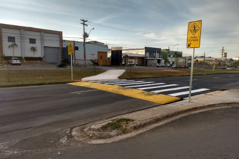 Prefeitura instala faixa elevada após indicação do vereador Dr. Rafael