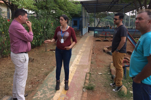 Helder do Táxi questiona Prefeitura sobre falta de muro em escola no Ibirapuera