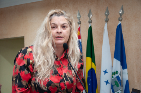 Lu Bogo reprova novas instalações da farmácia de alto custo