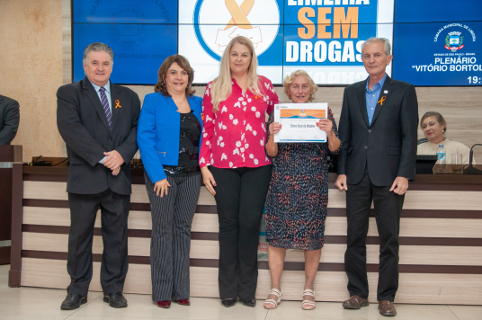 Lu Bogo homenageia Edméa Exel de Oliveira em sessão solene
