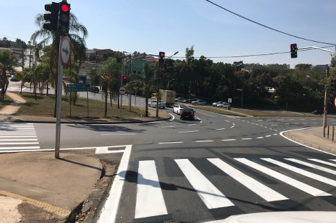 Executivo melhora sinalização em rotatória após pedido de Dr. Rafael Camargo