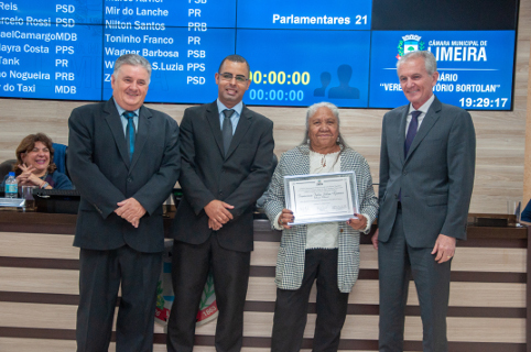 Dona Chica recebe Título de Cidadã Limeirense em sessão solene