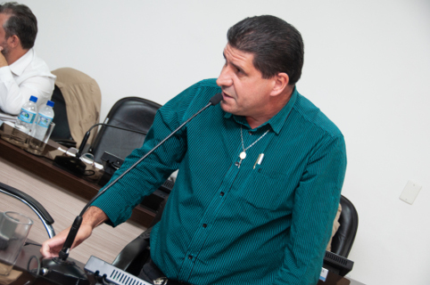 Má qualidade de obra realizada em asfaltos é questionada por Helder do Táxi