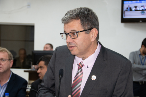 Dr. Marcelo Rossi cobra redução da fila de consultas com especialistas