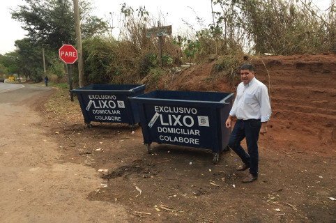 Helder do Táxi tem pedido atendido e bairro do Pinhal recebe melhorias em caçambas de lixo