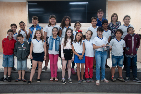 Atribuições do Legislativo são apresentadas a alunos durante visita