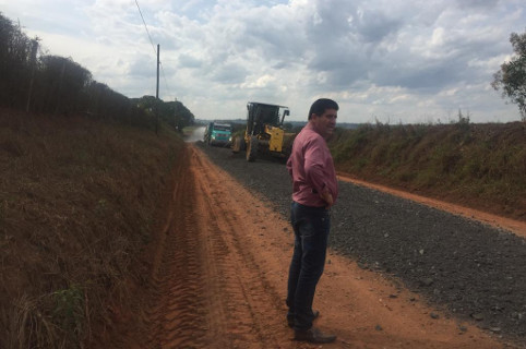 Danificação em estrada rural preocupa Helder do Taxi