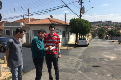 Após indicações de Helder do Táxi, Prefeitura realiza recapeamento em ruas do Jardim Bandeirantes