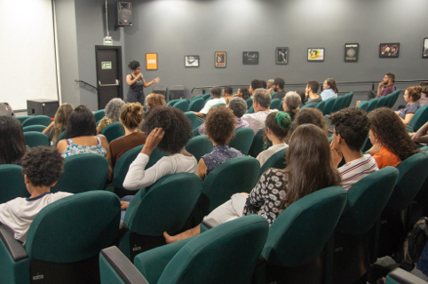 Desigualdade social e representatividade negra são pautadas em exibição de Pantera Negra