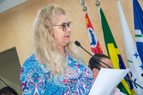 Lu Bogo cobra o cumprimento de leis municipais que preveem cadeiras de rodas em repartições públicas 