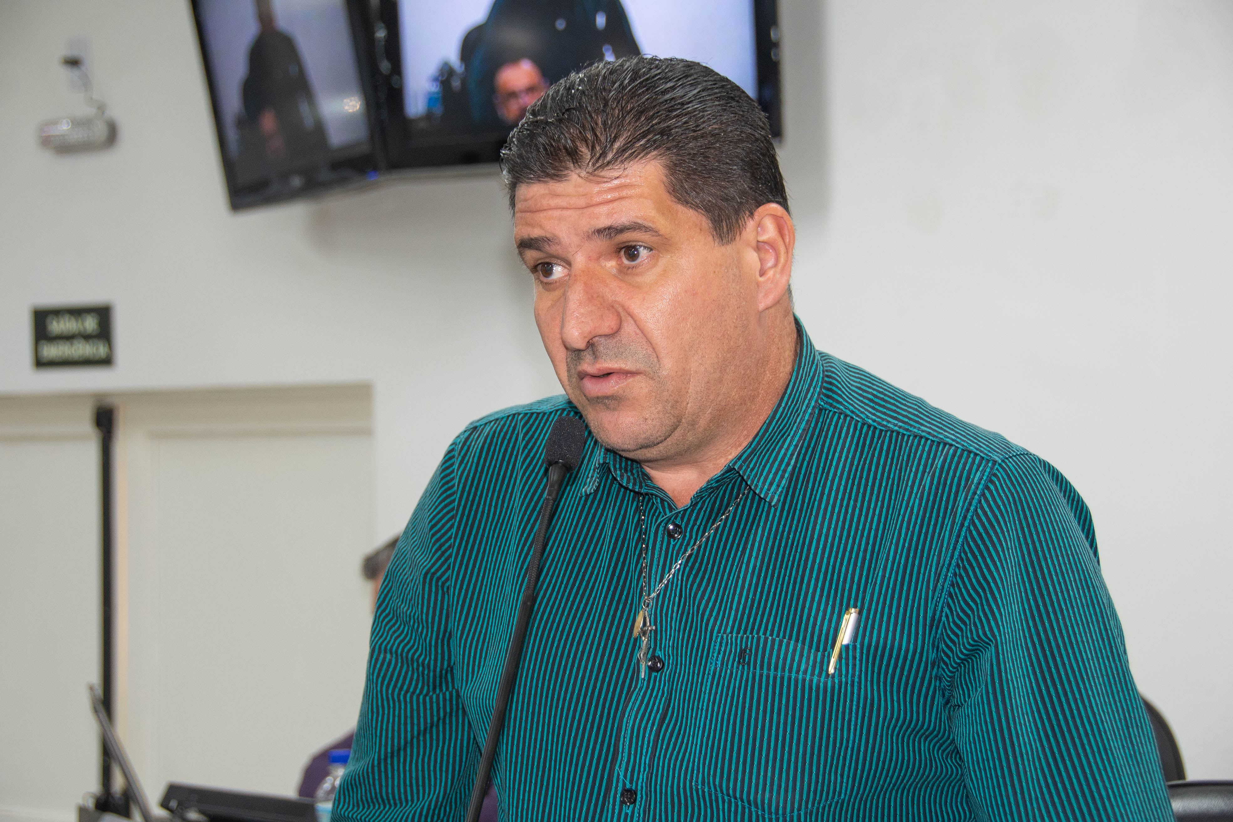 Vereador Helder questiona Prefeitura sobre colocação de prisma no acesso ao Horto Florestal 