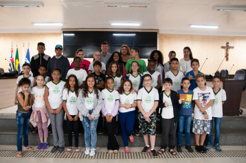 Câmara recebe alunos da Escola Ceief Arlindo de Salvo