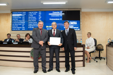 Dr. Eurípedes Antônio da Silva recebe Título de Cidadão Limeirense