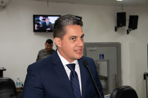 Anderson Pereira propõe mudanças no estacionamento da Área Azul