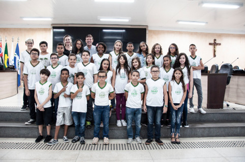 Estudantes da Escola Ceief Arlindo de Salvo visitam Câmara 