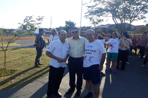 Empresa inaugura academia ao ar livre no Vale das Flores