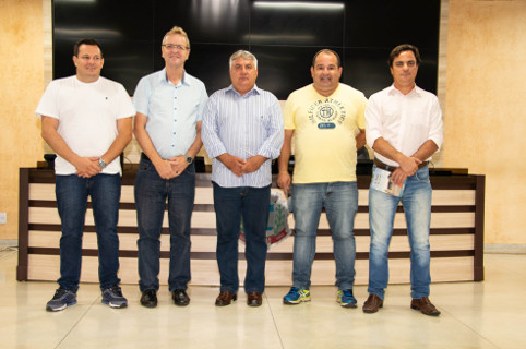Presidente da Câmara recebe visita de vereadores de Americana