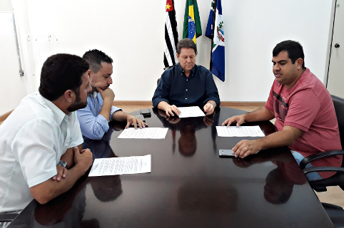 Clayton Silva apresenta proposta em prol de entidades e clubes de futebol